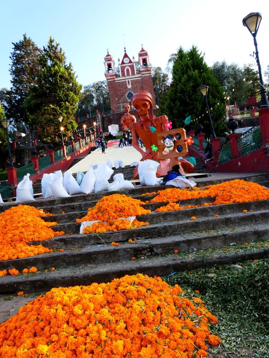 死者の日の準備中