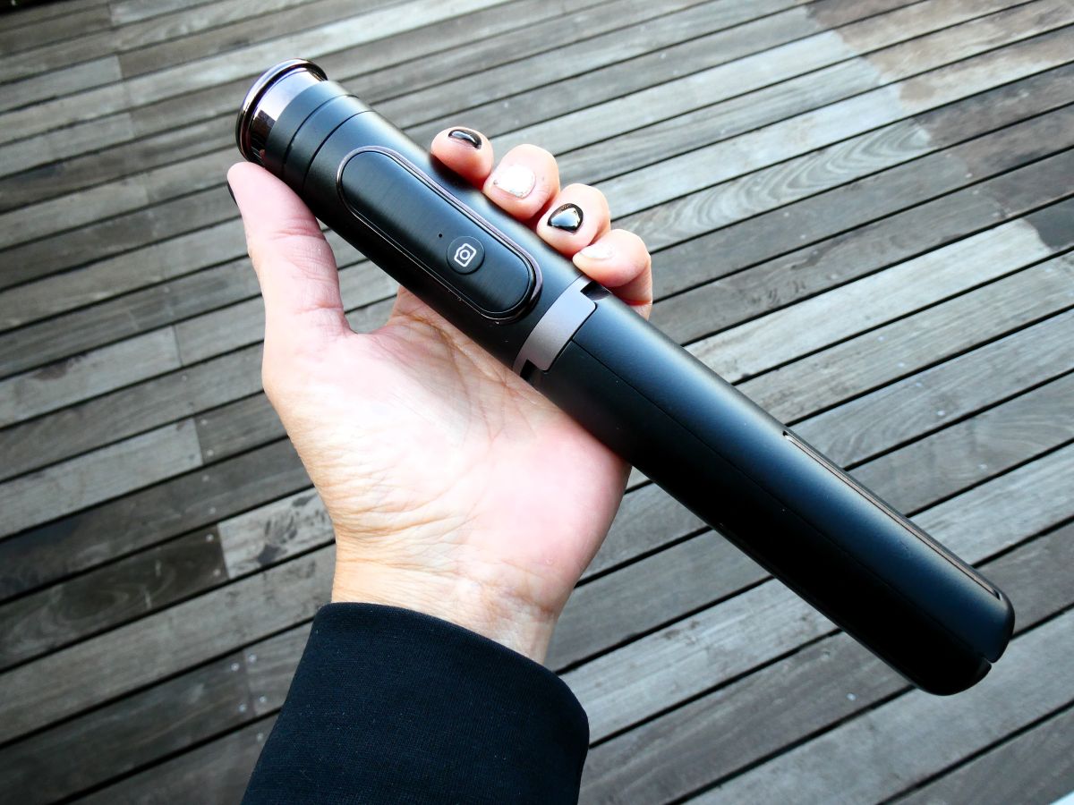 重さ182g、折りたたむと18.5cm