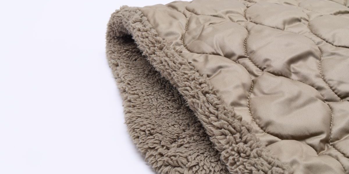 6層の生地で熱を逃さない！ 冬のソト遊びにおすすめの「魔法瓶ブランケット」の実力とは？