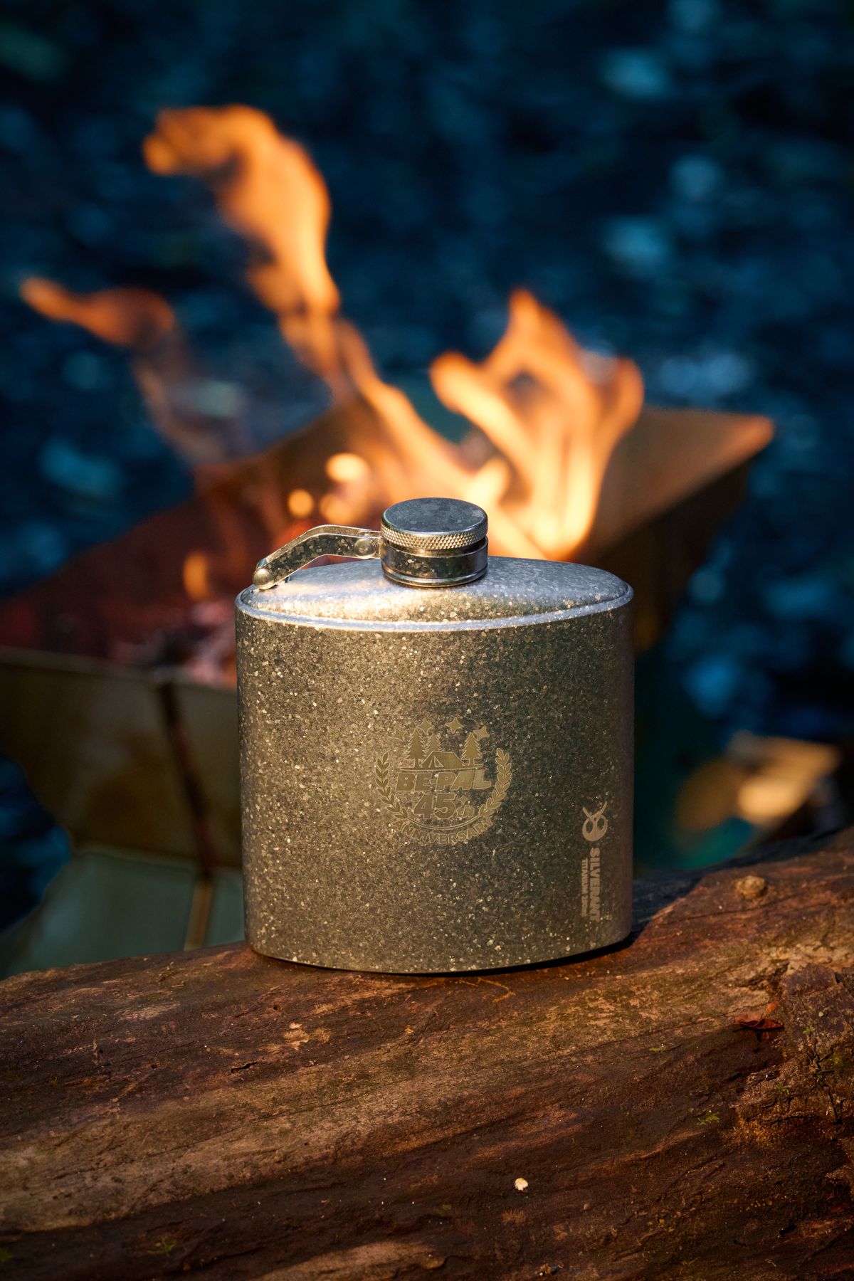 BE-PAL』45周年記念商品の第一弾は、純チタンを結晶化した「きらきら