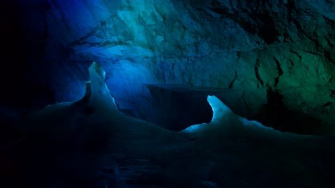 オーストリアのダッハシュタインで心ゆくまで堪能！世界最大級の「氷の洞窟」へ