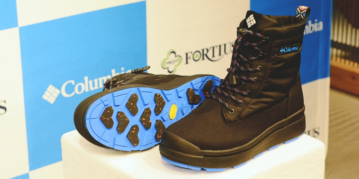 コロンビア×女子カーリング日本代表チームがコラボ！氷上でも“滑りにくい”「サップランド」限定モデル発売