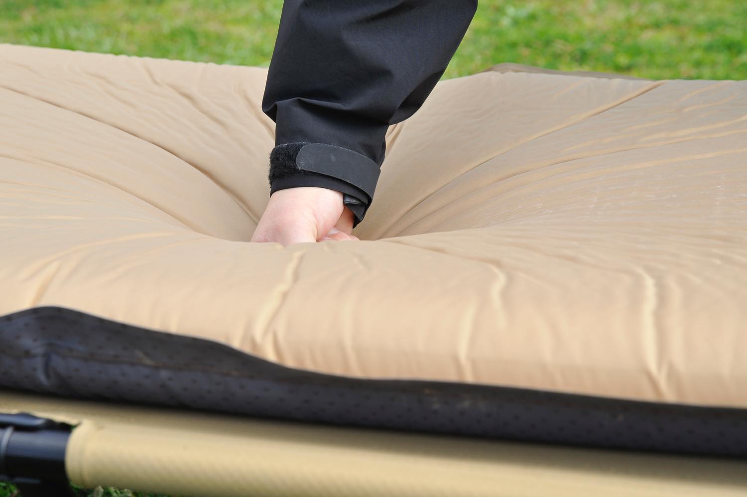 WAQ（ワック）／インフレータブル式マット 8cm