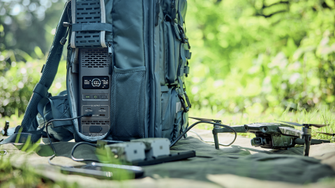 ポタ電「Handsfree 1」に信頼を置くプロカメラマンに密着！ドローンのバッテリー確保もこれひとつでOK