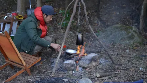 冬キャンプはレイヤリングで快適に！気温別のおすすめ服装を紹介