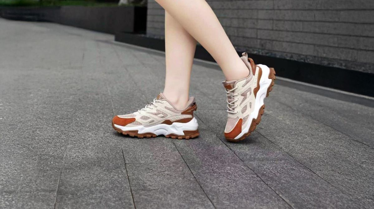 足元からリカバリー！ ファイテンの技術を採用したスニーカーはキャンプでも便利