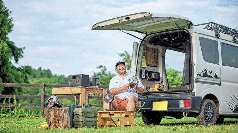 BE-PAL編集部員のポタ電使いこなし術！「軽バンは自由と仕事場を詰め込んだベース基地」