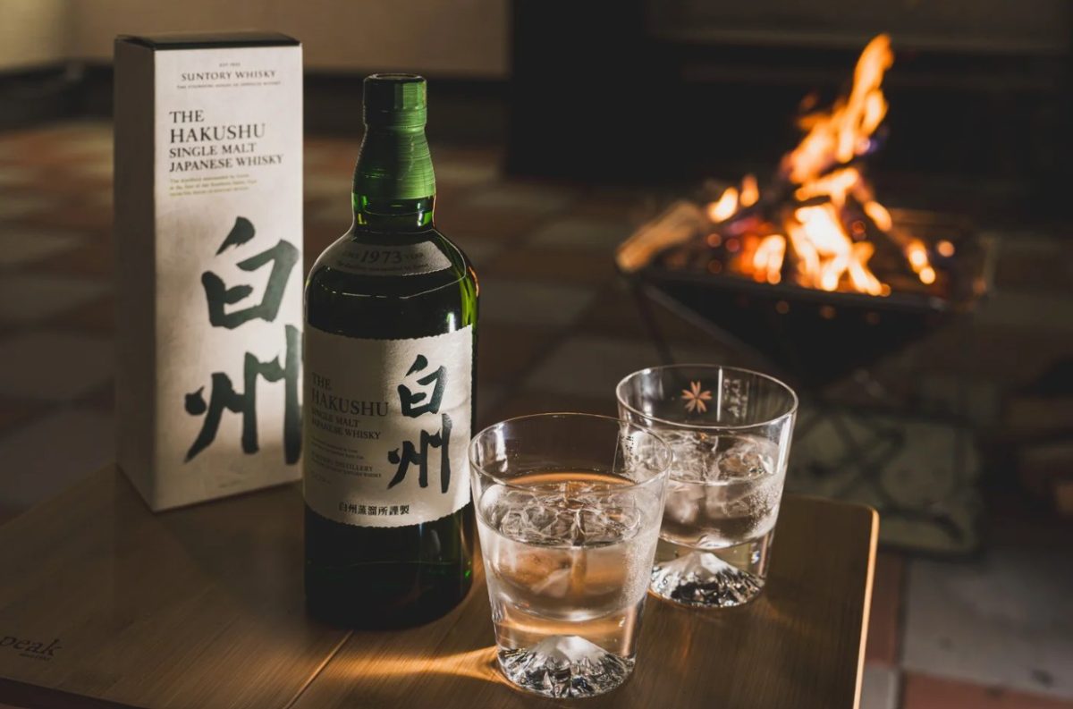 富士山麓で実施中！「白州」と焚き火体験の宿泊プラン「山梨白州ウイスキー×焚火を楽しむ」