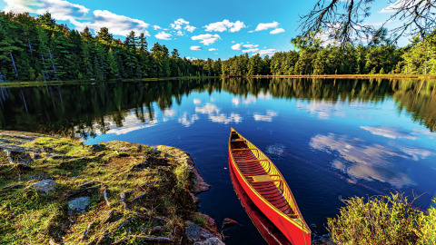 変わらないカナダの大自然の暮らしでは、カヌーも物語性を宿していく