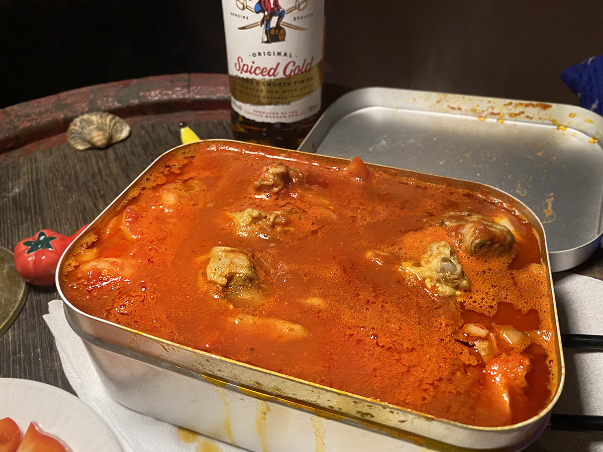 ストーブの天板で煮詰めたトマトチキンカレー