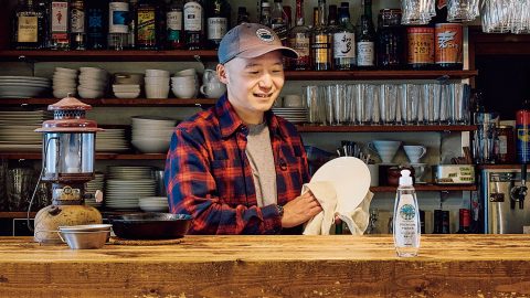 暮らしからフィールドまで！アウトドア料理人が愛用する「ヤシノミ洗剤プレミアムパワー」