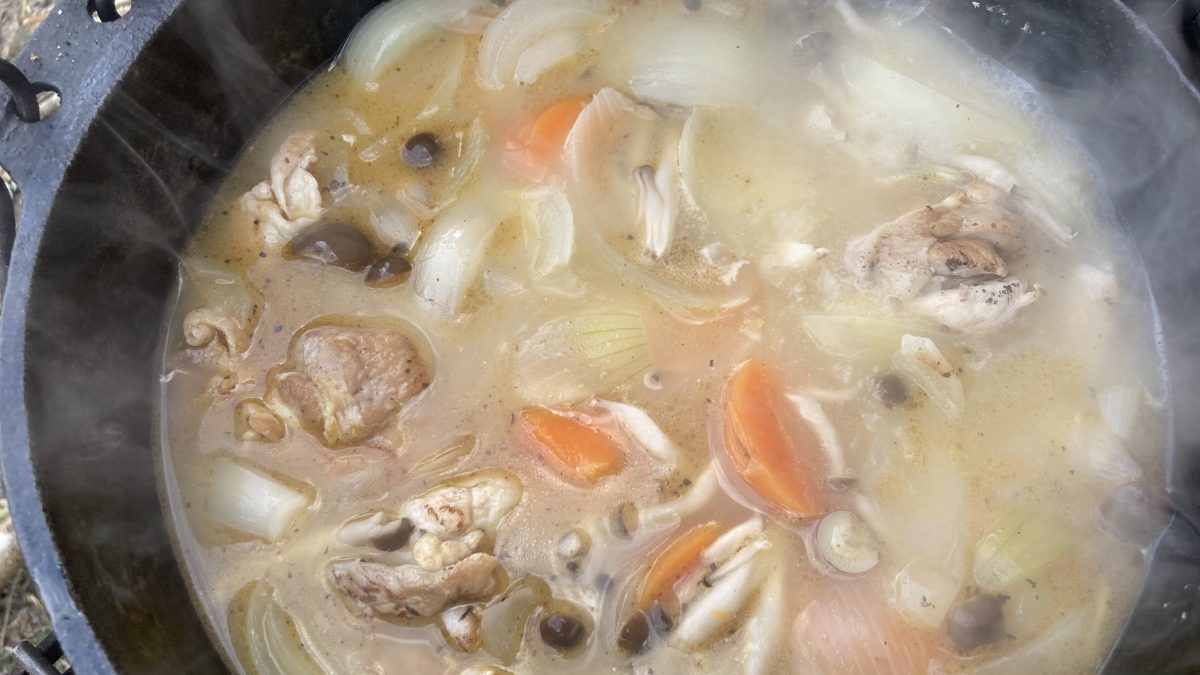 シチューを煮込んでる様子