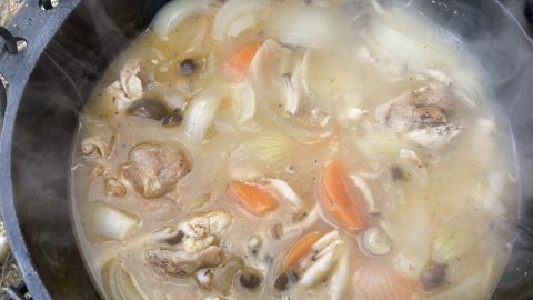 シチューのリメイクを楽しもう！アウトドアのおすすめリメイクレシピ４選