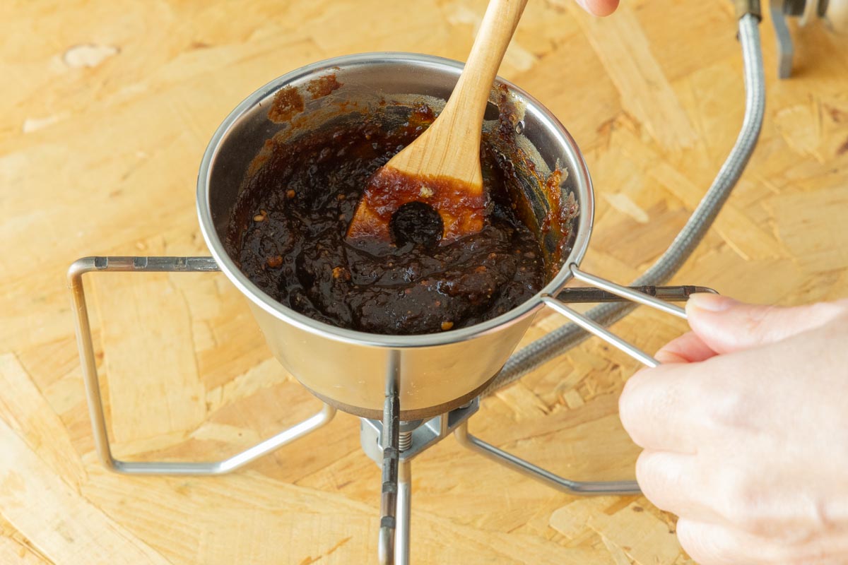 弱火で練り合わせる