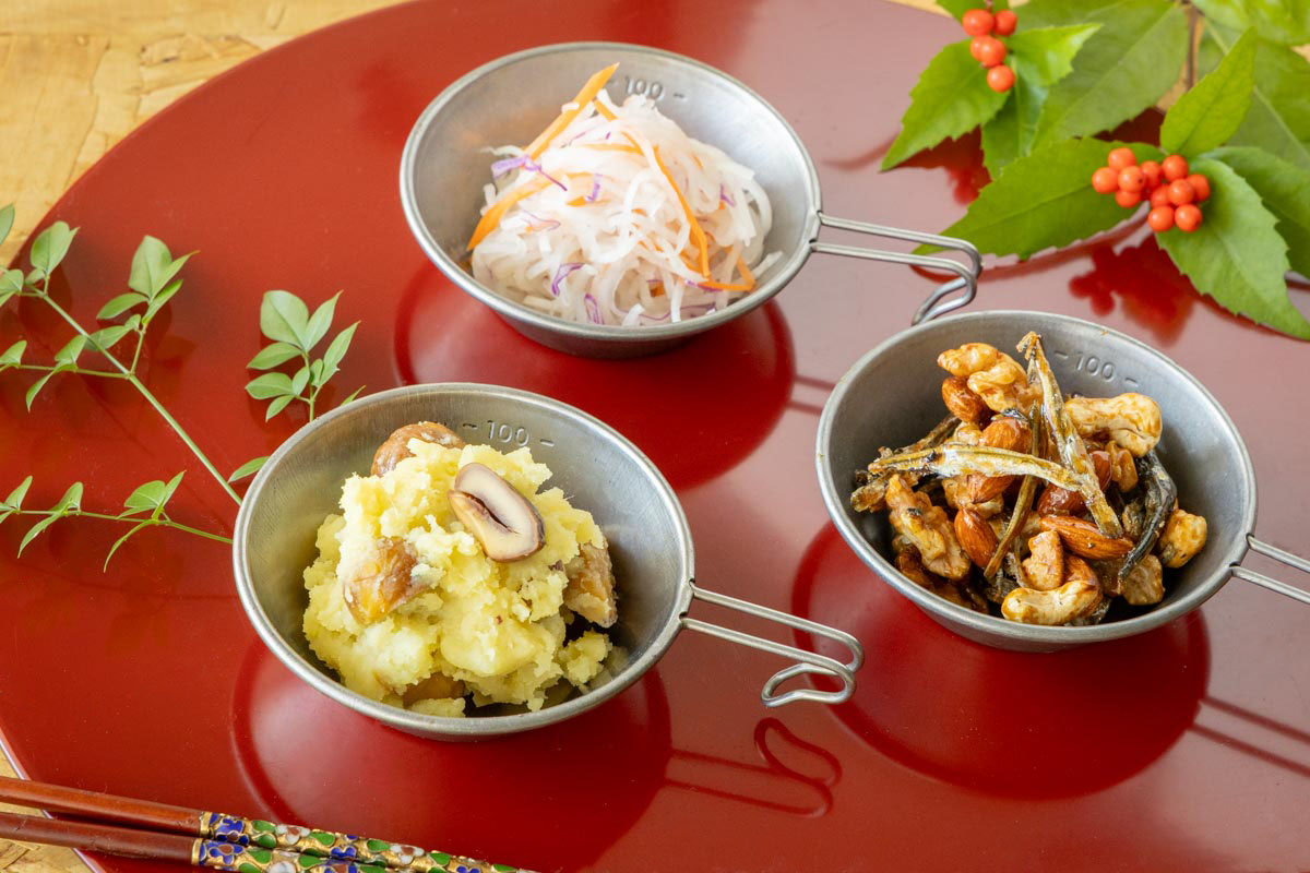 簡単おせち3種レシピ！コンビニで手に入る材料を活用してアウトドアでもさっと作れる！