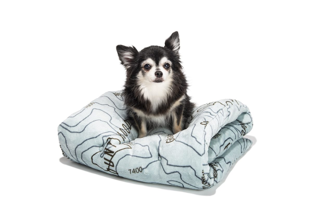 焚き火に最適！ オレゴニアンキャンパーのチェアカバー＆ブランケットは難燃加工で肌触りも気持ちいい～