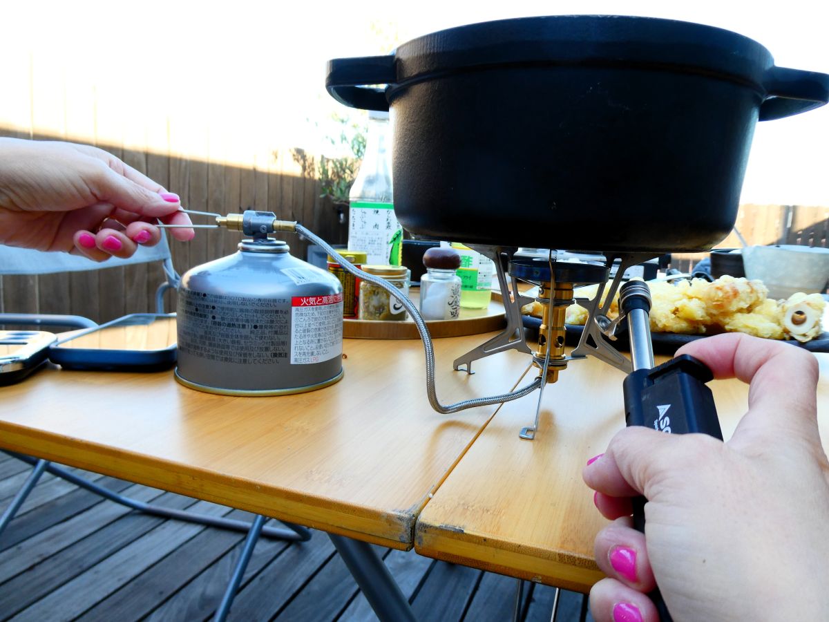 コンパクトストーブで鍋を加熱