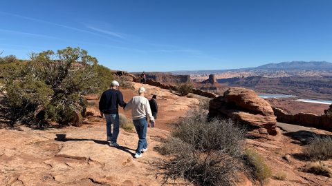 アメリカ・ユタ州の“アドベンチャーの聖地”モアブへ。80歳でも楽しめるショートハイクとワイナリー