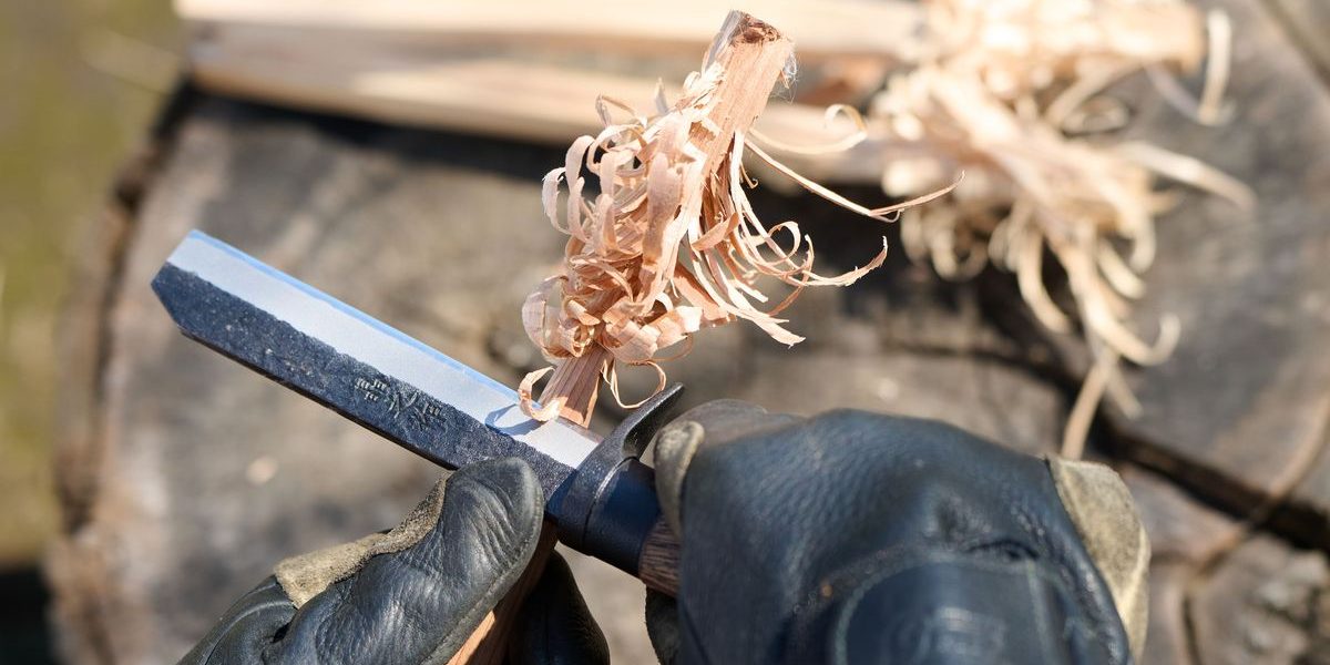 薪割りからフェザースティックまでこれ1本で完了！ BE-PAL考案「焚き火入門ナイフ」登場