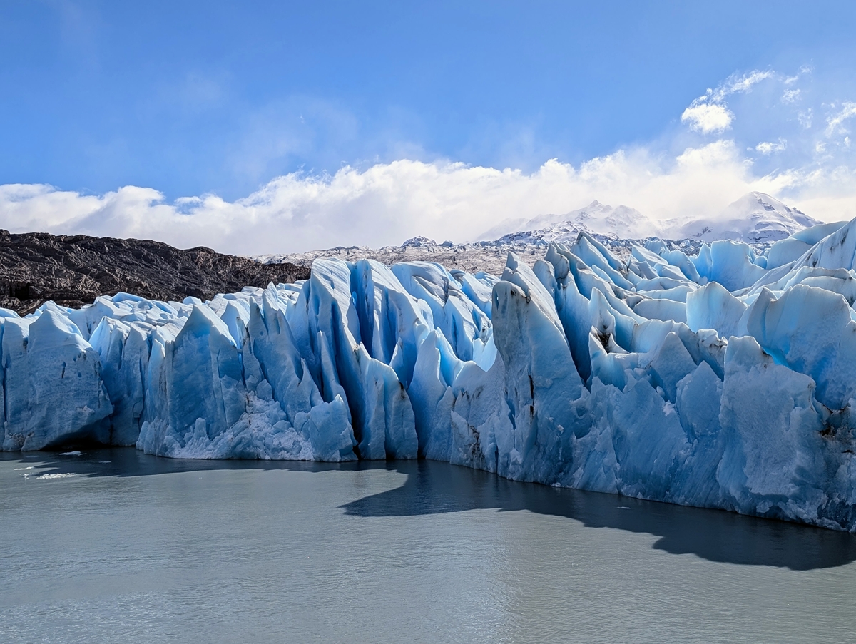 南米パタゴニアで大氷河に大接近！ 過酷な自然だからこそ、穏やかな日は超絶景なのだ
