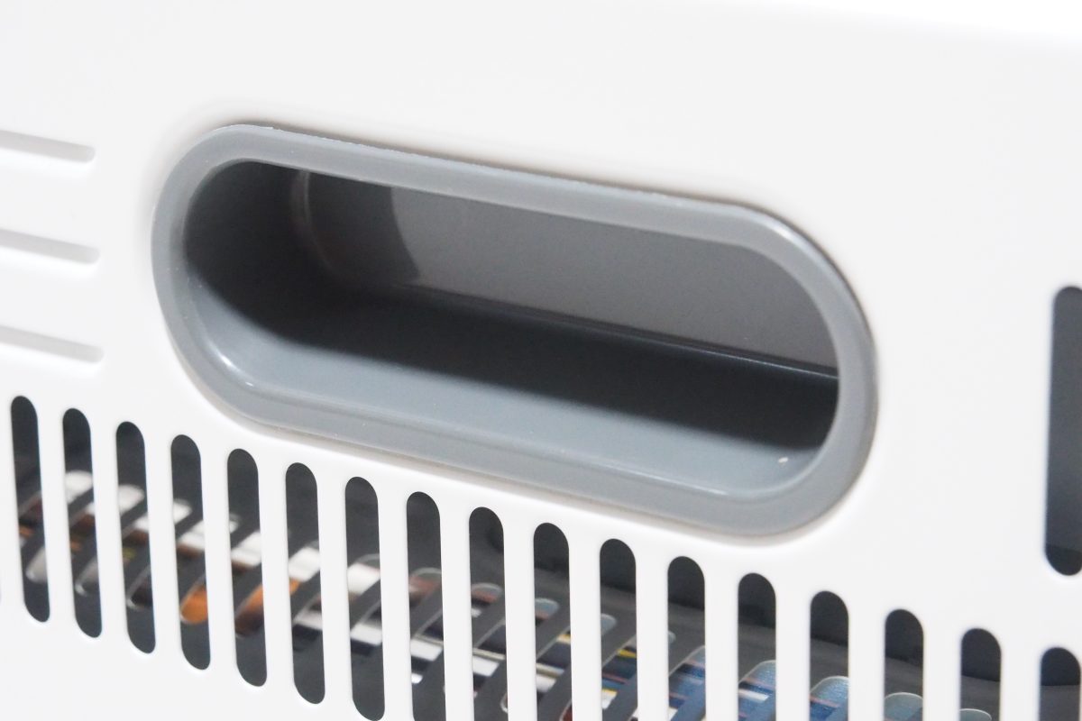 持ち運びやすい取っ手。