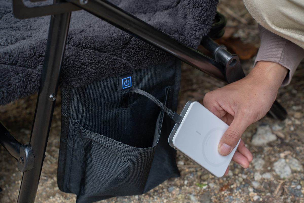 アウトドアチェアの防寒カバー！WAQ「HEAT COVER」は座った瞬間からぬくぬく快適～