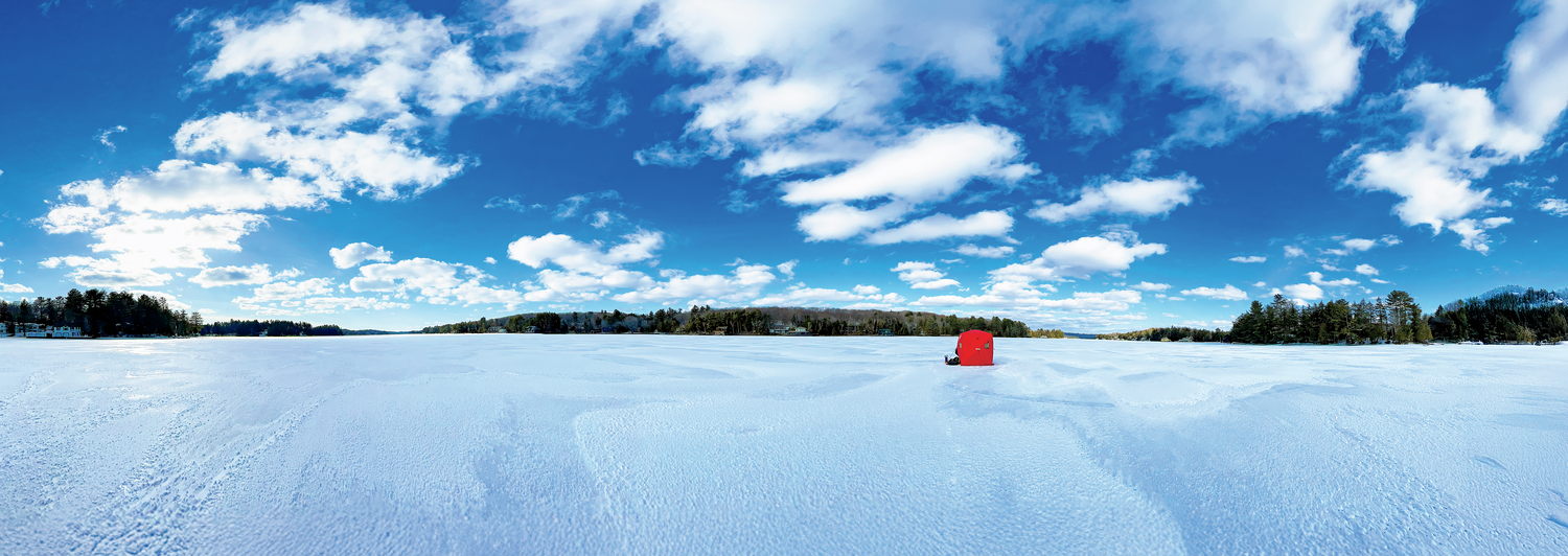 カナダの広大な湖で氷穴釣り！ 美しいレイク・トラウトとご対面