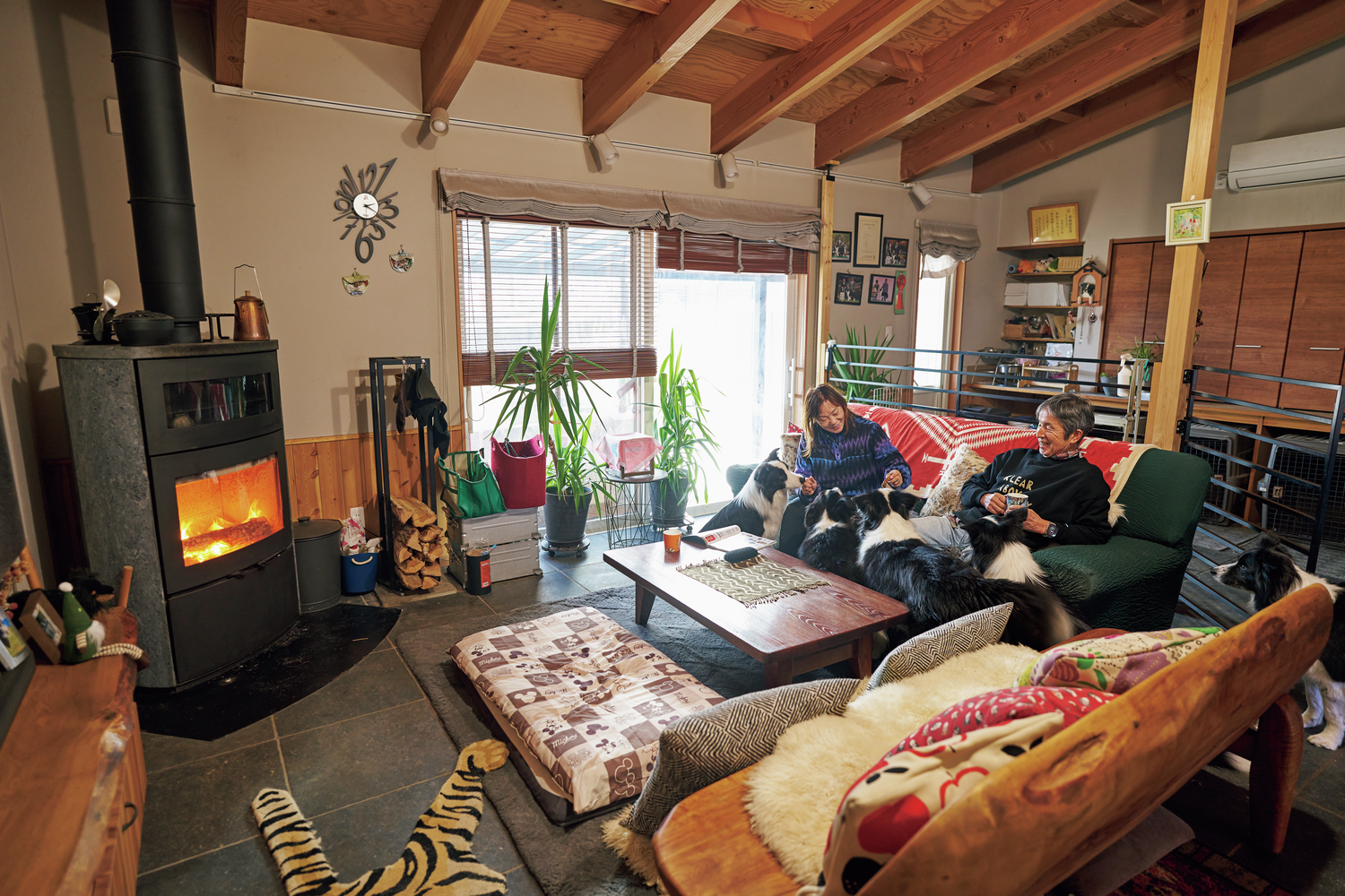 平屋ってサイコー！ 自然豊かな移住先でかなえた愛犬との薪ストーブ暮らし