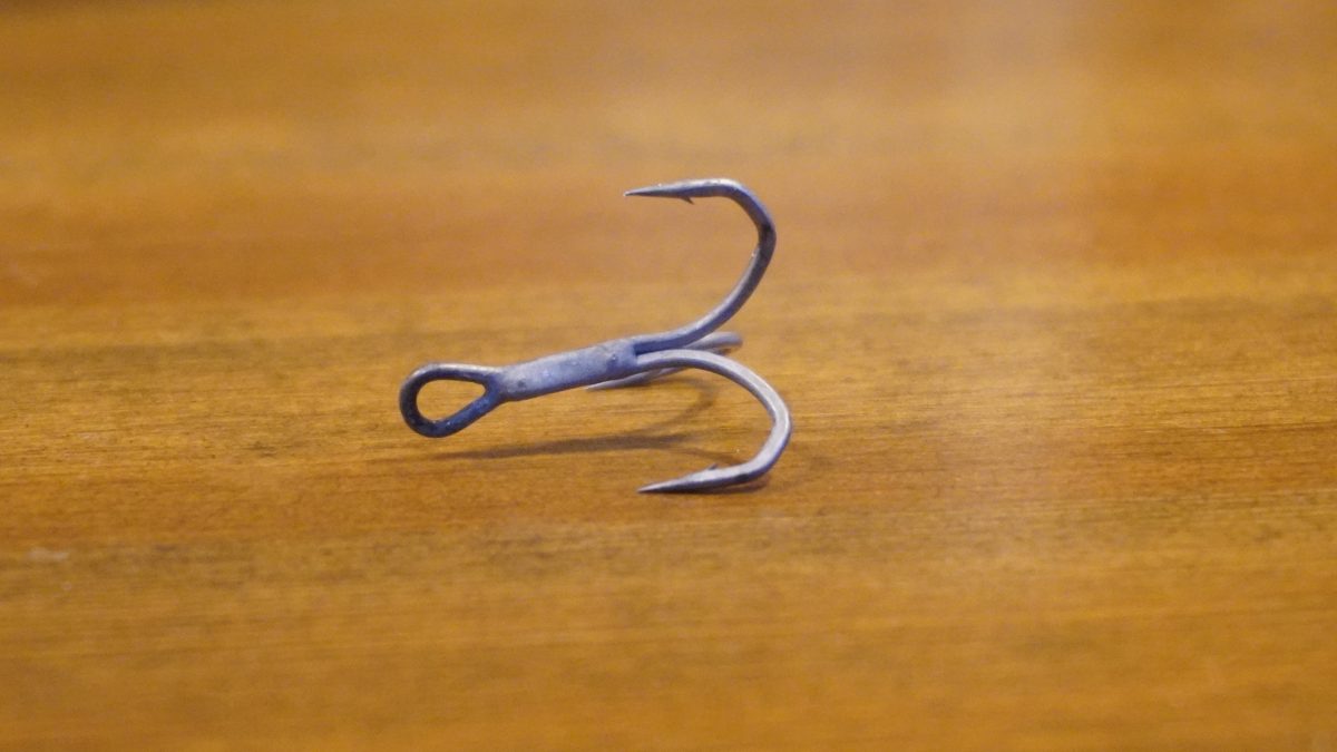 曲がった釣り針