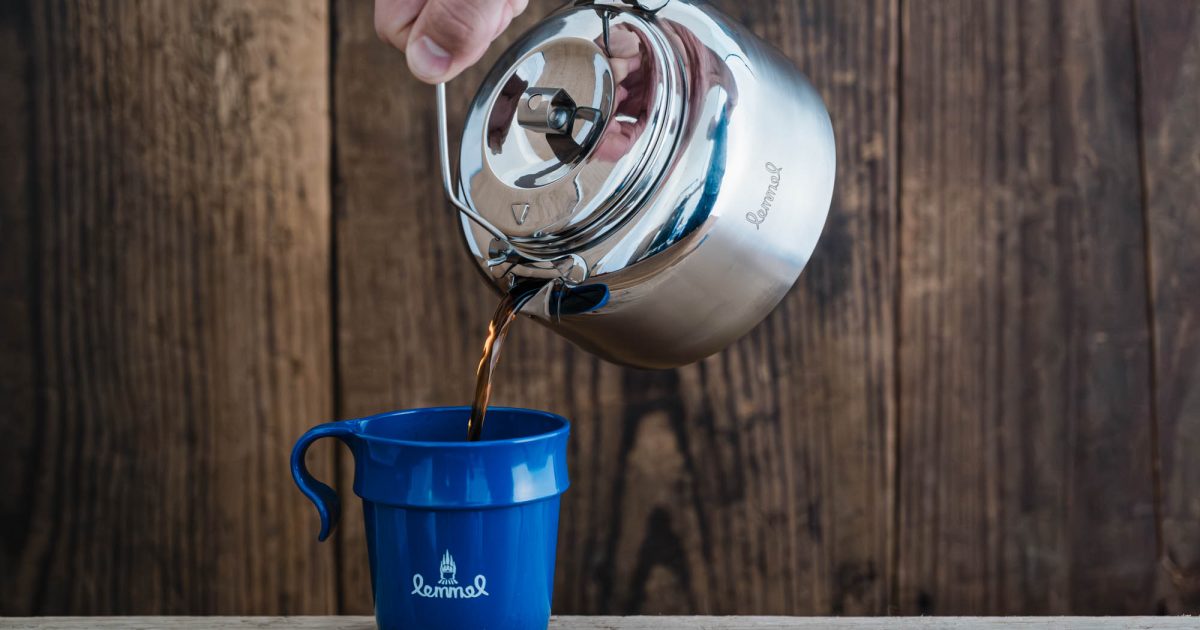 レンメルコーヒー」からケトル＆マグが新登場！焚き火とともに味わう