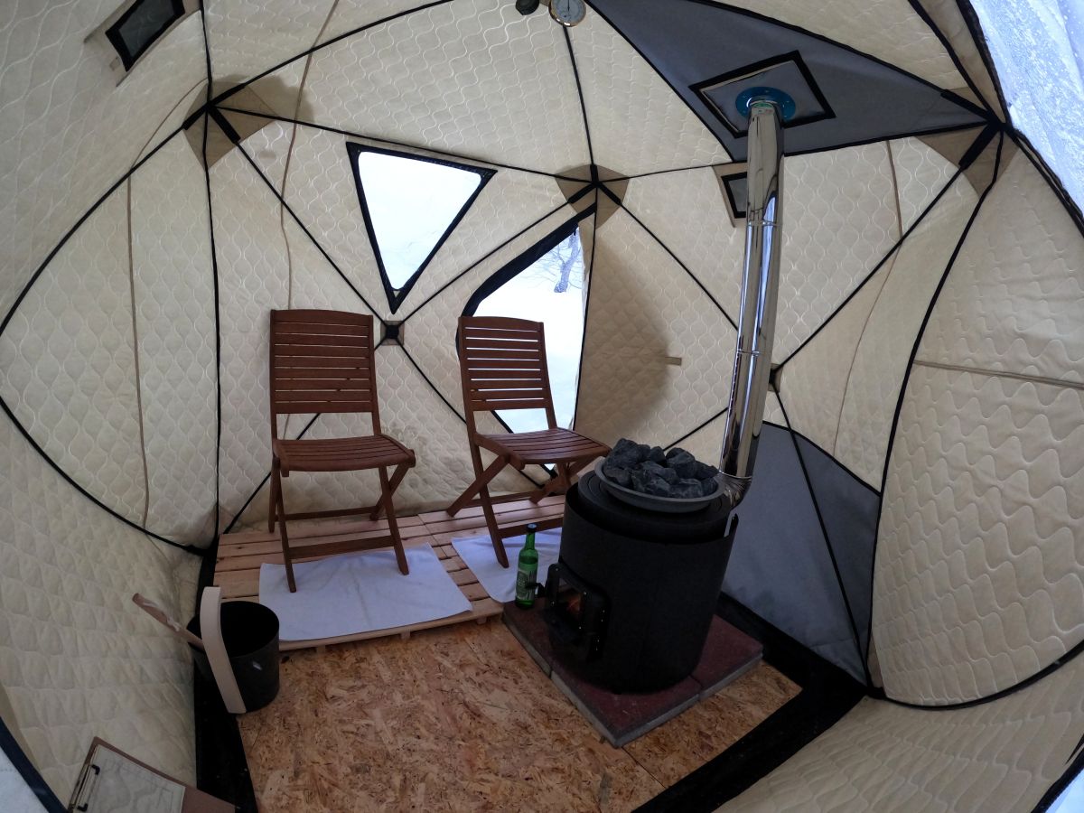 テントサウナ内部