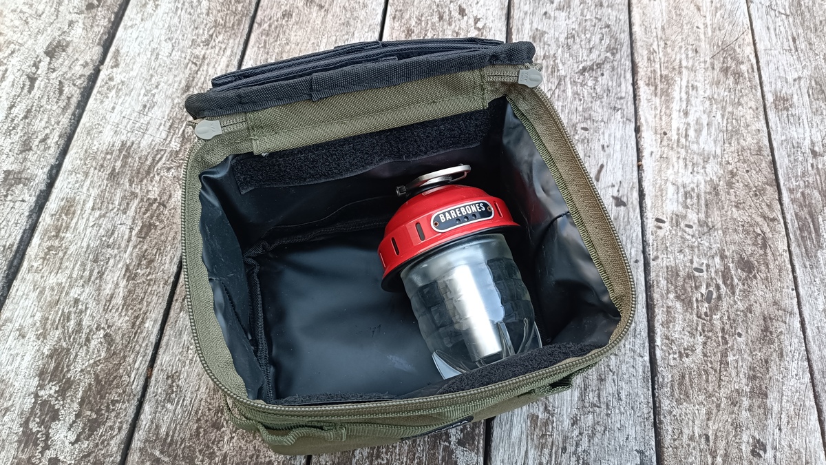 ランタンケースに入ったランタンの様子。