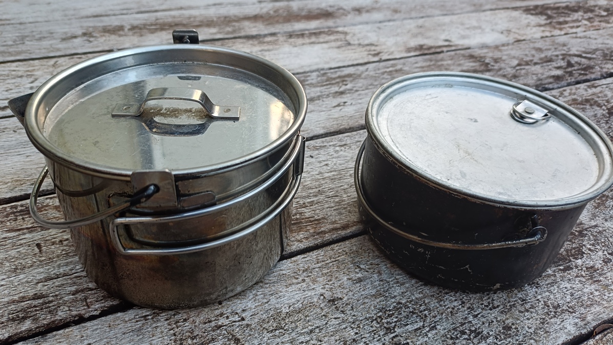 クッカーが並んでいる。