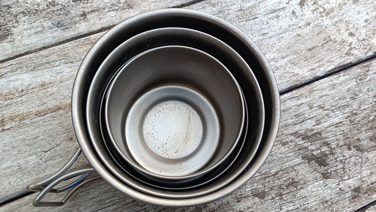 チタンクッカーをスタッキングした様子。