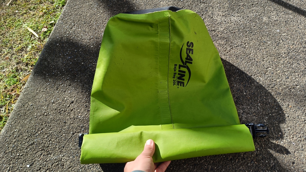 完全防水バッグの全体像。