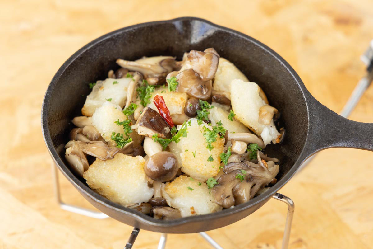 もちときのこのガーリック炒め