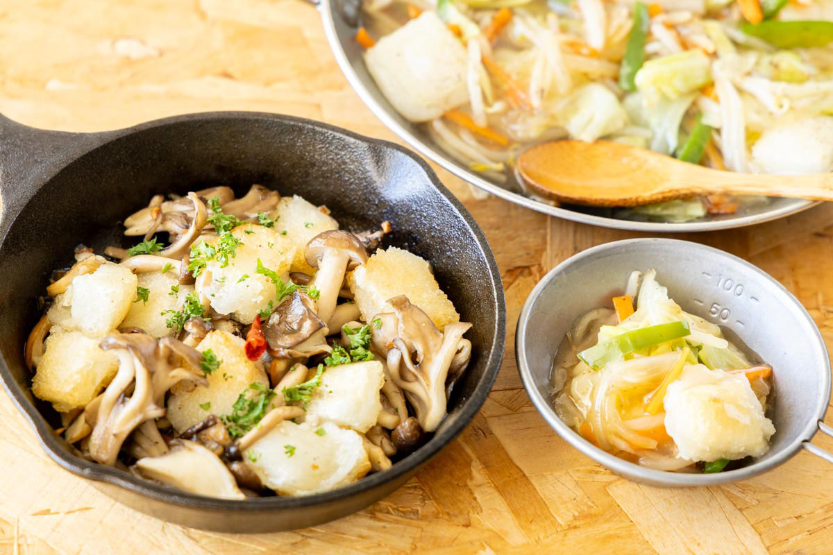 おかずにもなる満腹もちレシピ2選。「焼き揚げもちの野菜あんかけ」＆「もちときのこのガーリック炒め」