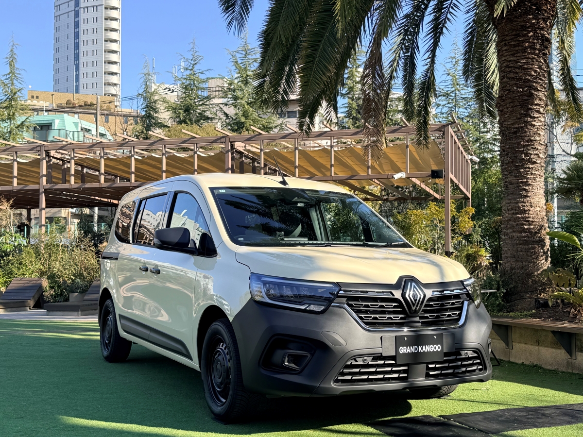 車中泊も余裕の「グランカングー」登場！ フランス仕込みの高機能と洒落たソト遊びスタイルを手に入れよう