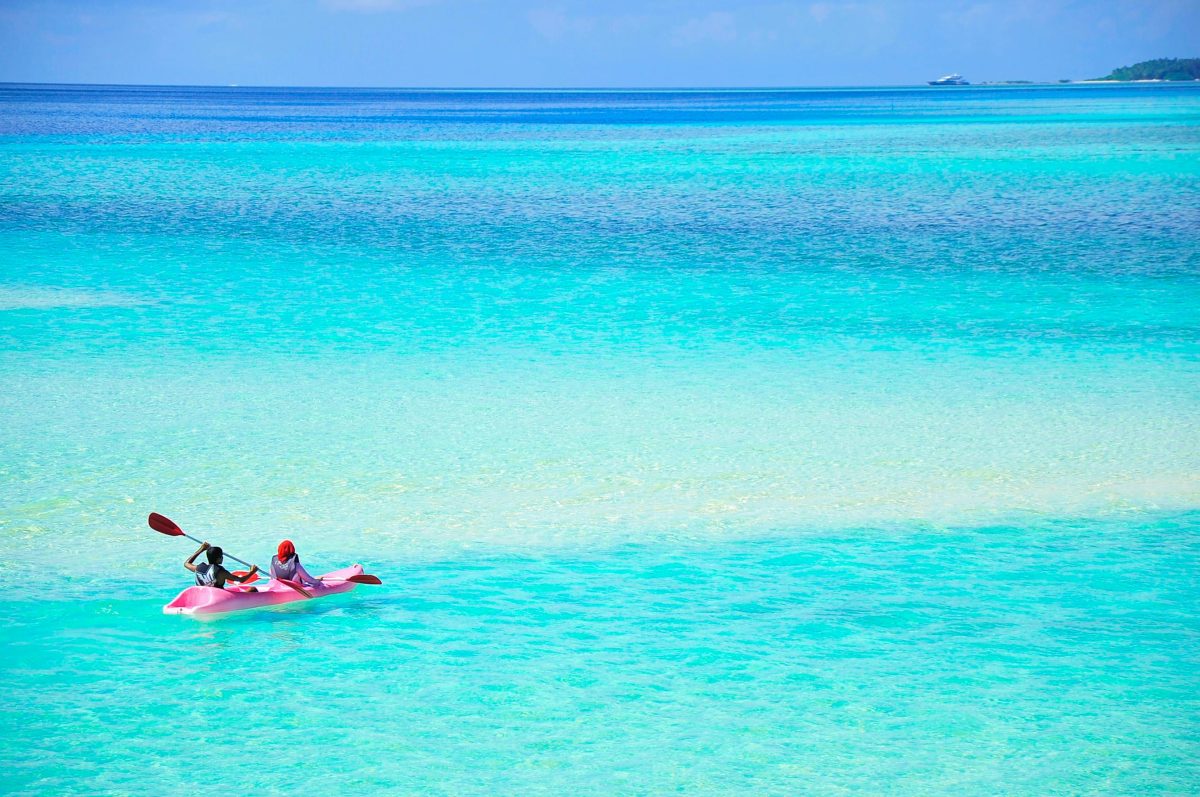 カヤックと青い海