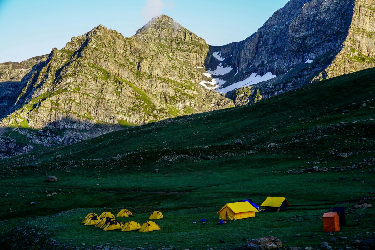 山近くのキャンプ場