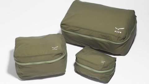 LサイズならTシャツが30枚入る！新発想の“伸びる”トラベルポーチがアウトドアに最適な件