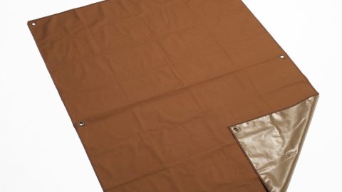 オレゴニアンキャンパーの防水シートをすでに持っている人も、「BE-PAL」45周年記念の特注カラー＆収納袋なら欲しくなるはず！