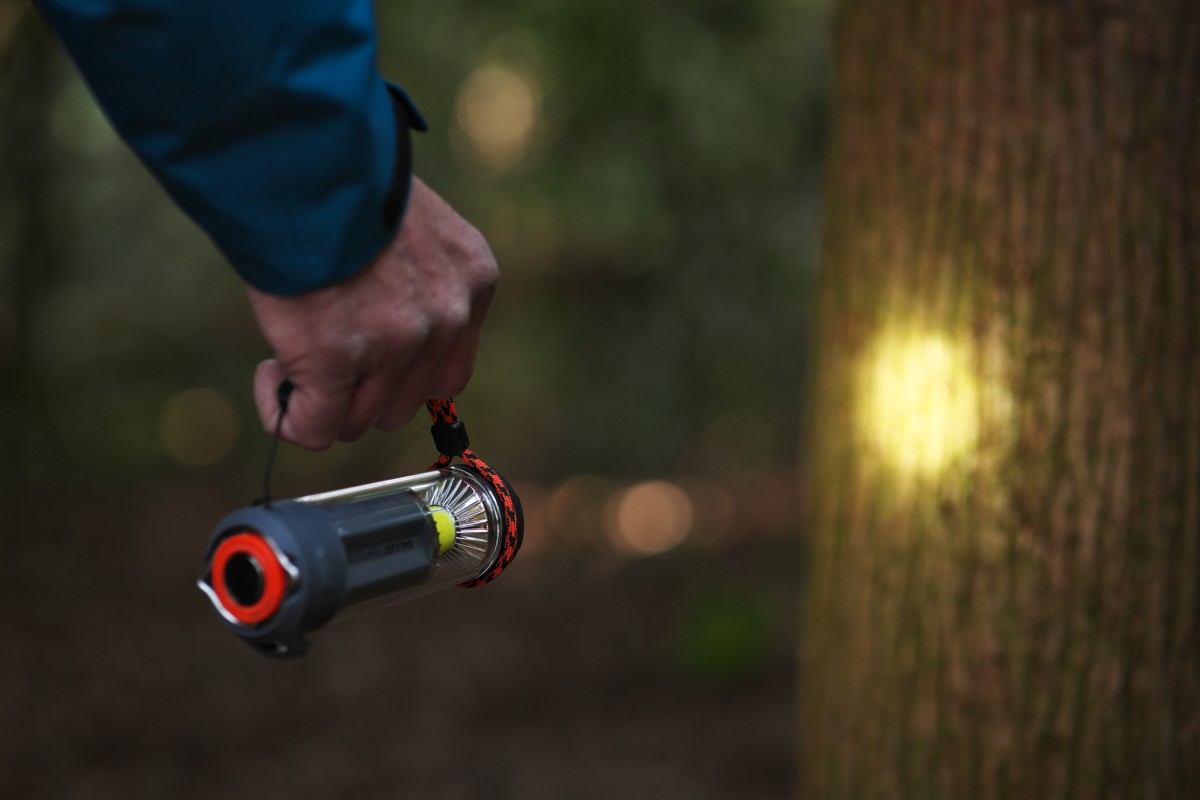 アメリカ「NEBO」のハイスペックライトが上陸！最長112m先まで光が届くぞ