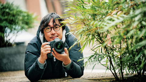 眺めるだけで笑顔になる猫のシールブックが発売！ 写真家・沖さんに撮影の様子を聞いてみた