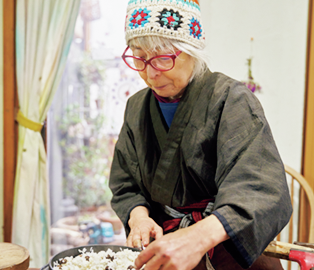 田舎暮らしYouTuber・ウリウリばあちゃん登場！ ソロ活の原点は自分に正直に生きることだった