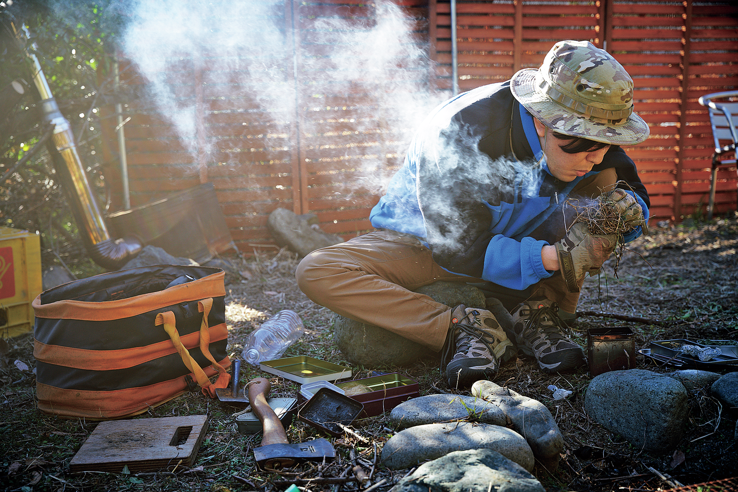 漫画家・大童澄瞳さんのソロ活は……「そこにあるもので」火を起こす楽しみ