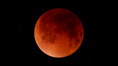 見逃すと次のチャンスは３年後！ ひな祭りの夜は皆既月食の赤黒い月を見よう