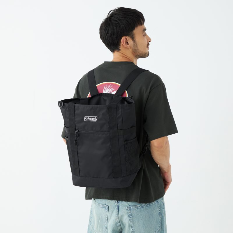 コールマンの定番バッグシリーズ「ウォーカー」に2026新モデルが登場！機能的なギミックがうれしい