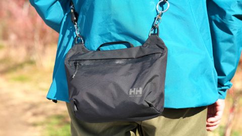 BE-PAL版ヨセミテストラップは夜道で光る！2つのナスカン付きで超便利なのだ