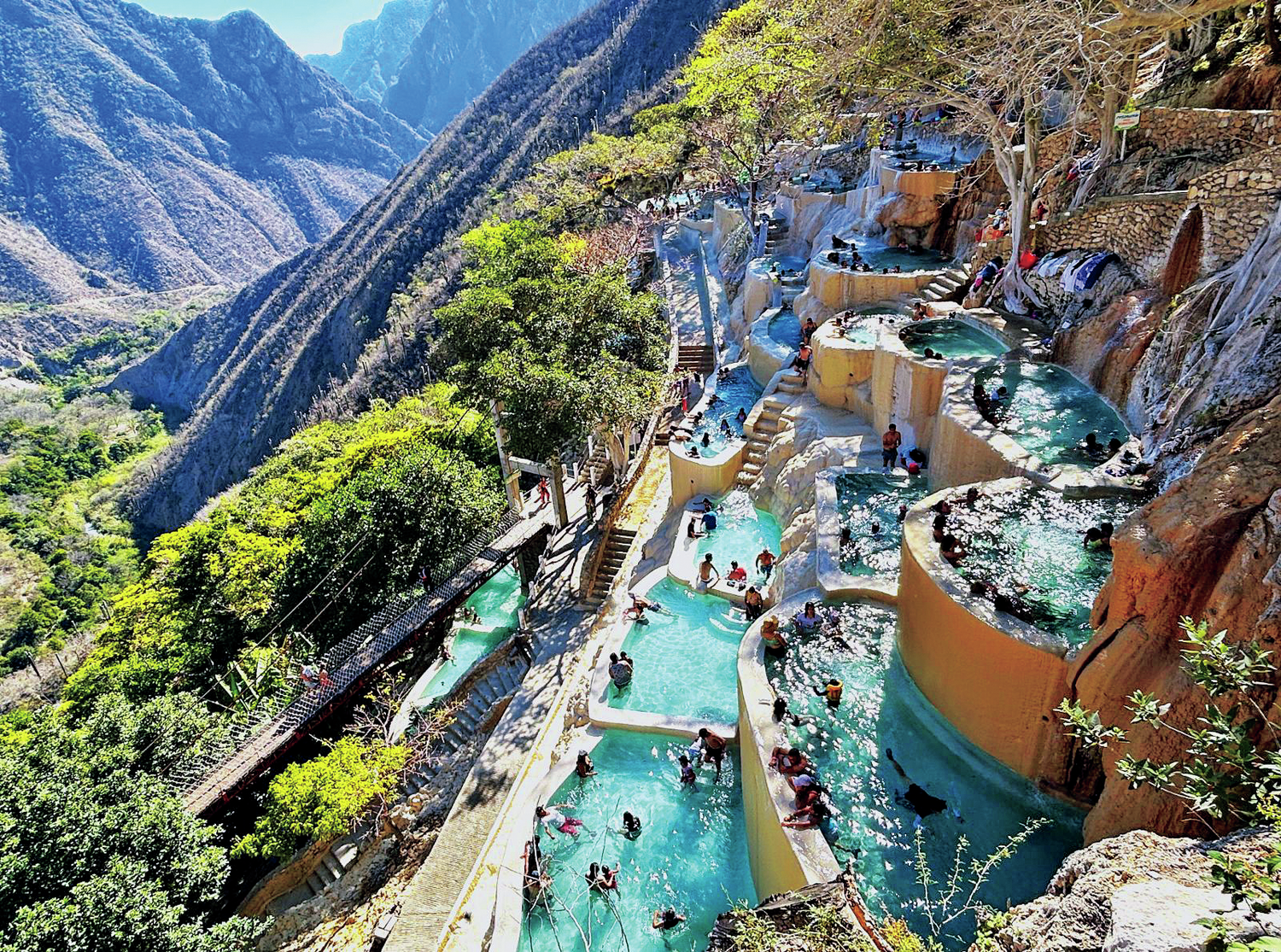 世界の絶景と音楽に没頭する、ソロ活旅の実践者たち